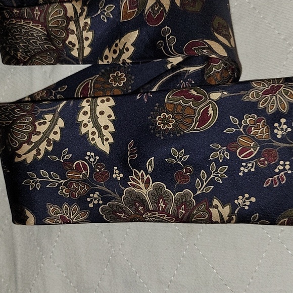 Men's Tie - Picture 3 of 6